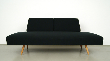 schwarzes-50er-Sofa-5