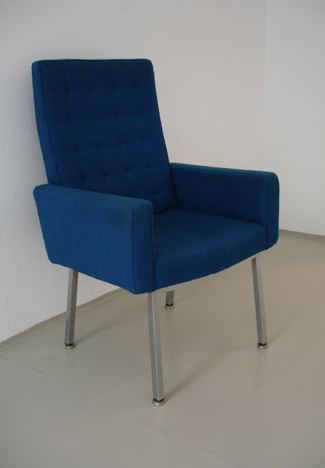 blauer-Stuhl1w.jpg