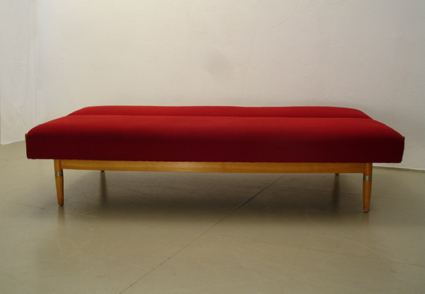 rotes-Klappsofa2.jpg